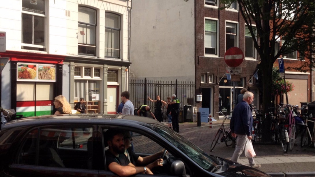 Gewonde man op Jansveld wordt beroofd, dader aangehouden op de Voorstraat
