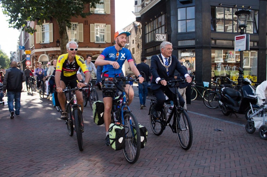 Cycling Dutchman Rick Creemers terug na fietstocht rond de wereld: ‘En nu een biertje’