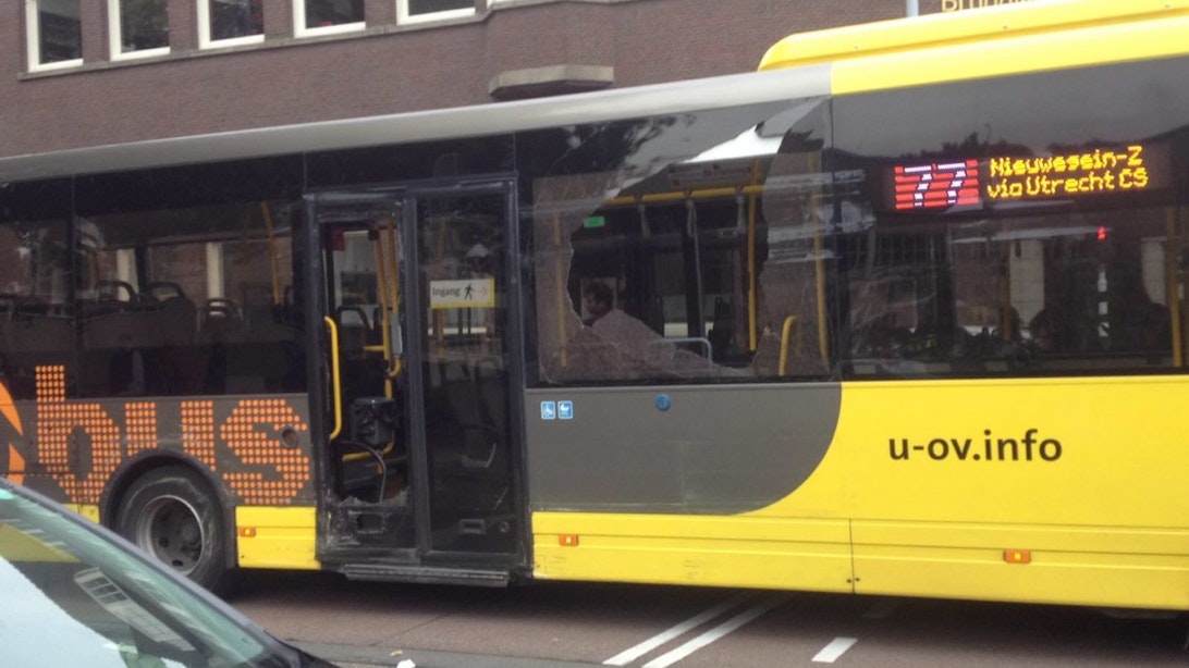 Twee bussen botsen ter hoogte van Stadsschouwburg