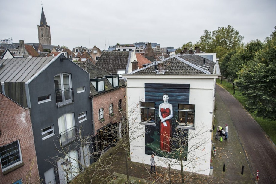 Metershoge muurschildering van Pyke Koch in Utrecht