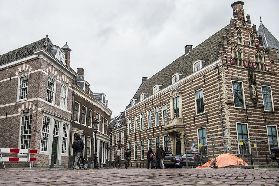 Werkzaamheden wal- en kluismuren Kromme Nieuwegracht lang stilgelegd door verzakkingen