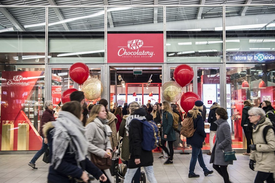 Kitkat Chocolatory op Utrecht Centraal feestelijk geopend