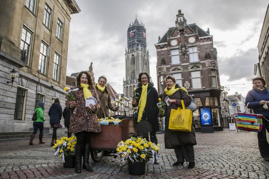 Utrecht kleurt oranje tijdens internationale dag tegen geweld tegen vrouwen