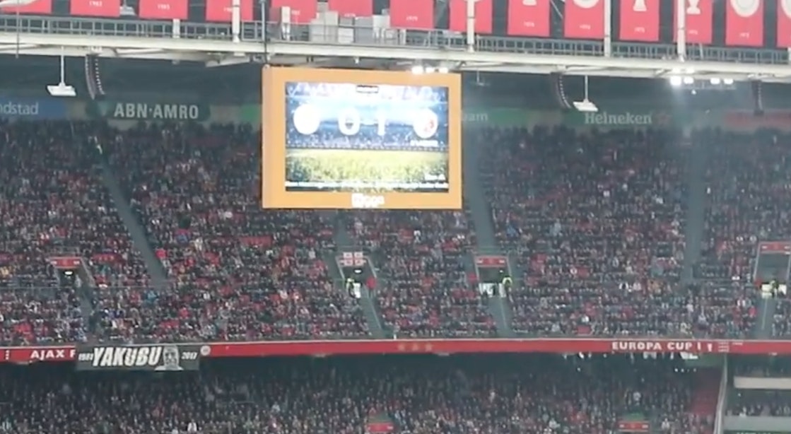 Filmpje: Supporters FC Utrecht vloggen bij uitduel in Amsterdam