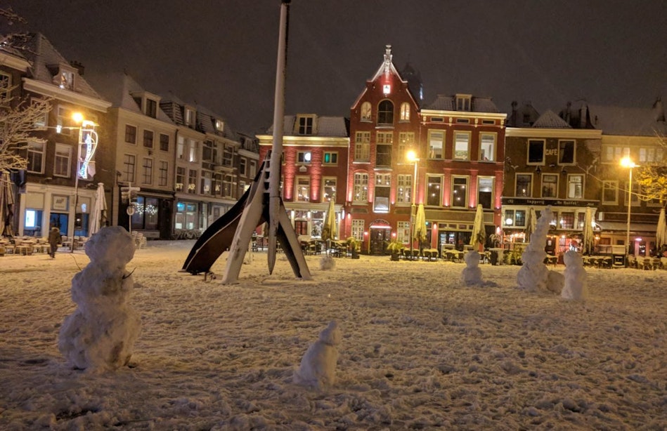 Foto’s en video’s van sneeuwplezier in Utrecht