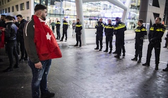 Burgemeester Jan van Zanen reageert op demonstraties Koerden en Turken op Utrecht Centraal