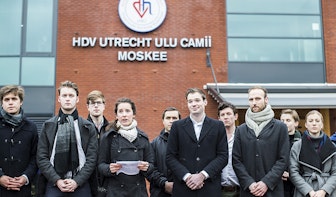 Politieke jongerenorganisaties protesteren bij Ulu-moskee in Utrecht
