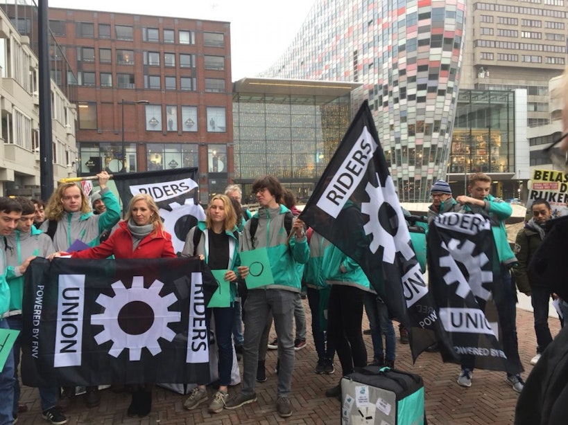 Deliveroo-rijders protesteren voor TivoliVredenburg
