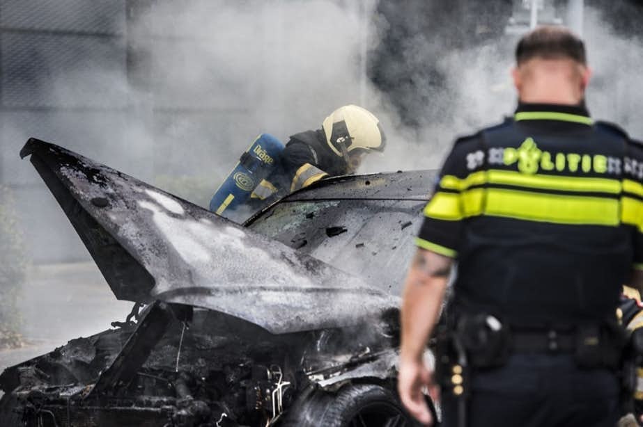 Voor de derde nacht op rij een auto in vlammen op in Utrecht