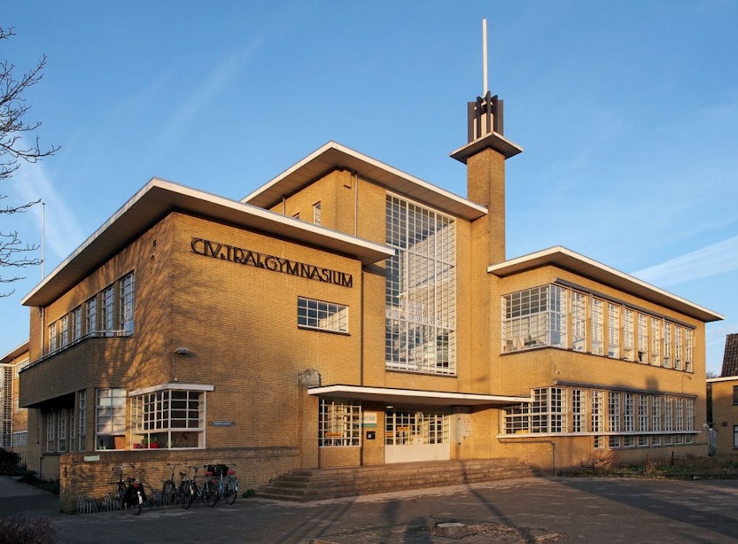 Voormalig Stedelijk Gymnasium: klassiek modern aan de Homeruslaan