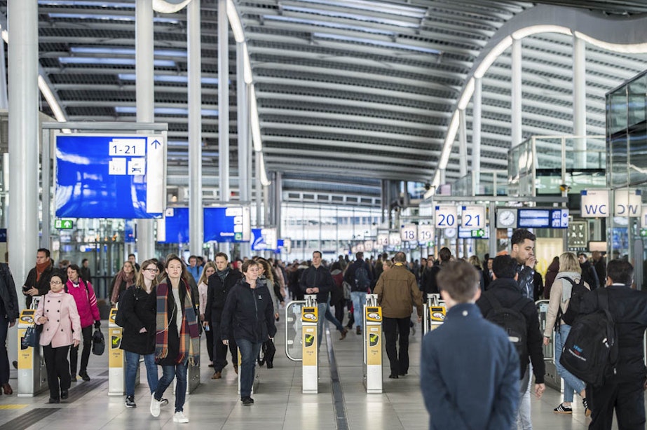 Honderden reizigers gestrand op Utrecht Centraal vanwege telefoonstoring verkeersleiding