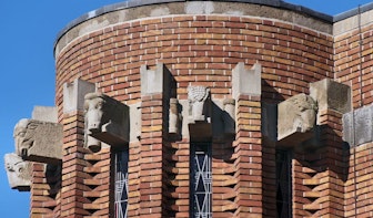 Kunst aan gebouwen: Dierenkoppen aan het Anatomiegebouw