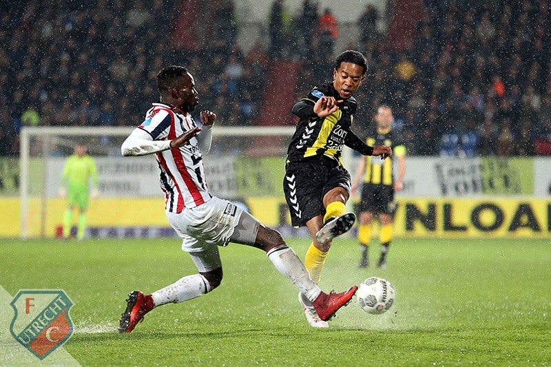 FC Utrecht laat voorsprong glippen in Tilburgs waterballet