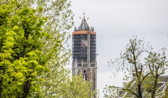 Utrechters zingen of spelen mee met het Wilhelmus op Koningsdag