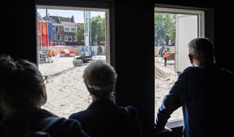 Veelbesproken kunstwerk op de Neude in gebruik genomen