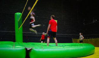Bijzondere sporten: salto’s, smashen en springen bij de Bossaballclub Utrecht