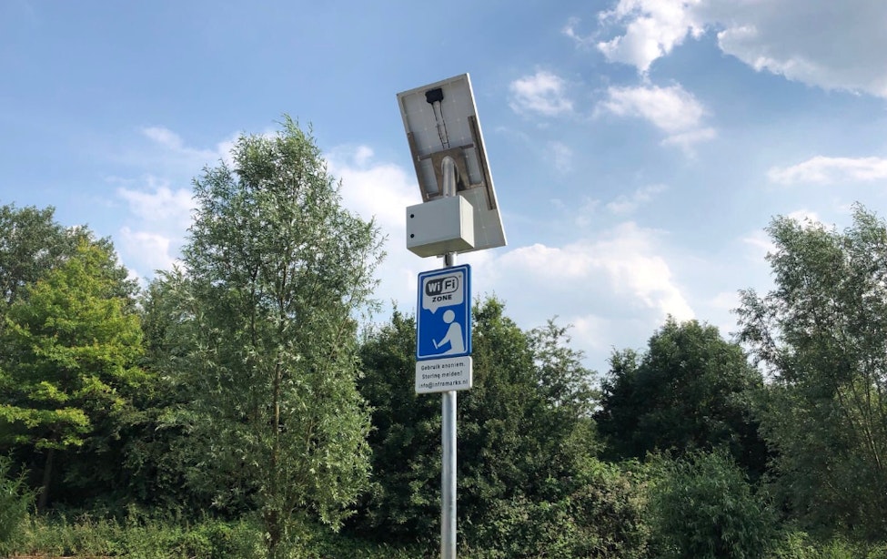 Wifi-hotspot op zonne-energie geplaatst bij skatebaan De Tol in Vleuten
