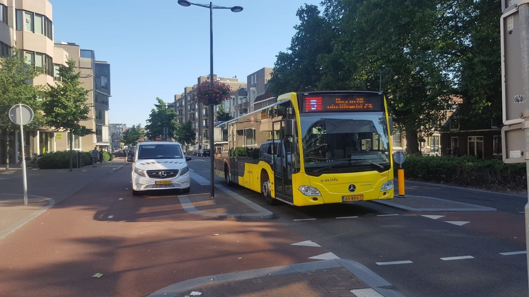 Kapotte bus blokkeert Sint Jacobsstraat