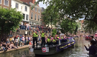 26-jarige vrouw aangehouden tijdens Canal Pride omdat ze iets gooide naar de politieboot