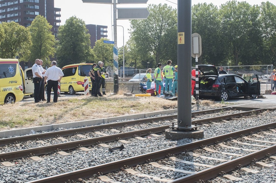Heftig ongeluk tram en auto op 5 Meiplein: Meerdere gewonden, tramverkeer stilgelegd