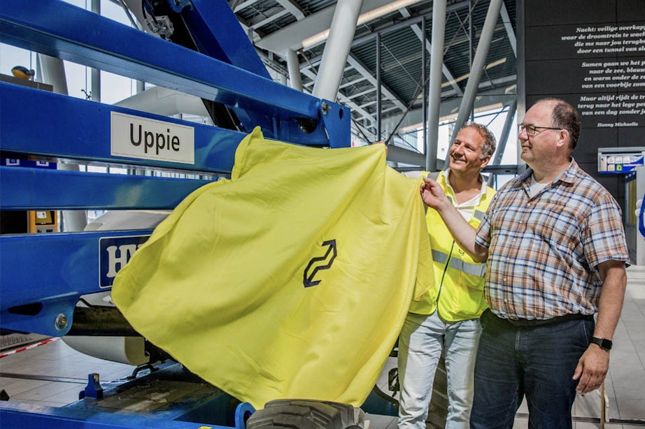 Uppie is de nieuwe naam van de ‘vergeten’ hoogwerker op station Utrecht Centraal