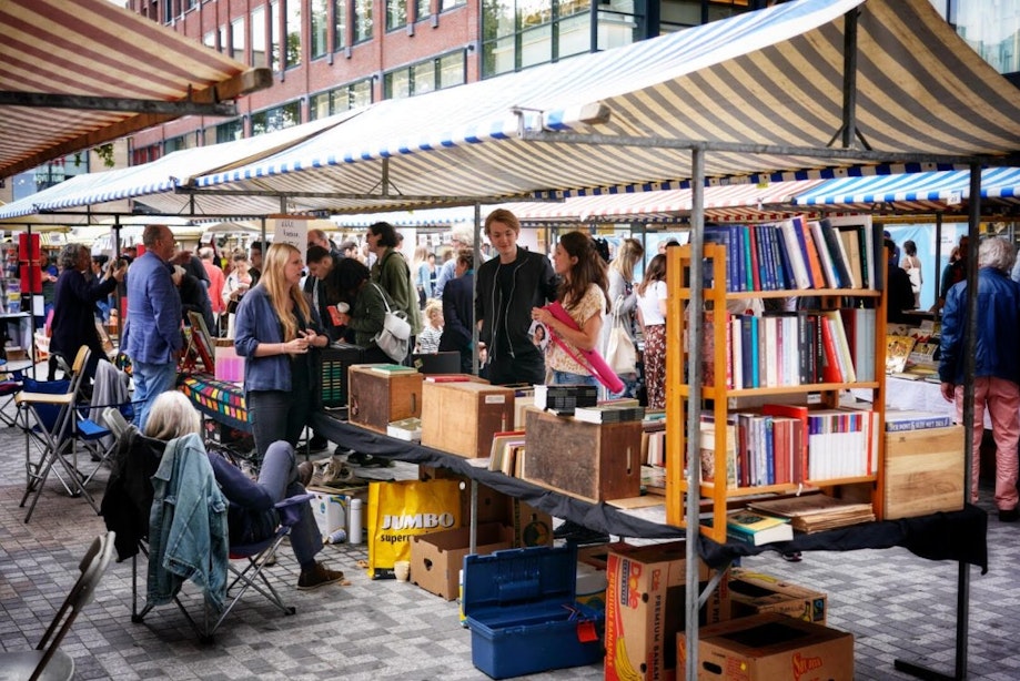 Eerste editie van De Utrechtse Boekenmarkt op Vredenburgplein goed bezocht