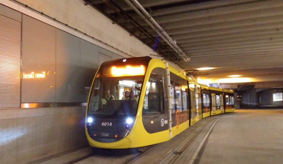 Eerste Uithoflijntram rijdt zelfstandig door Utrechtse stationsgebied