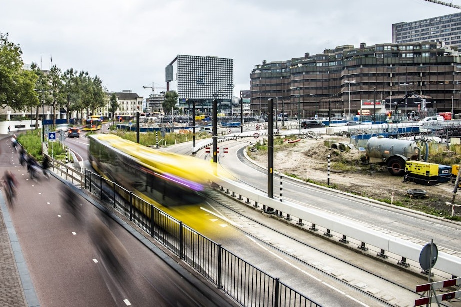 In juli moet het echt gebeuren; na acht jaar rijdt de tram weer dóór het stationsgebied in Utrecht