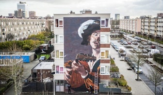 Foto’s: Gigantische muurschildering brengt Utrechtse caravaggisten naar de wijken