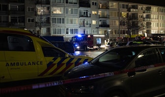 Meerdere gewonden na brand Kanaleneiland; hulpdiensten bekogeld met vuurwerk