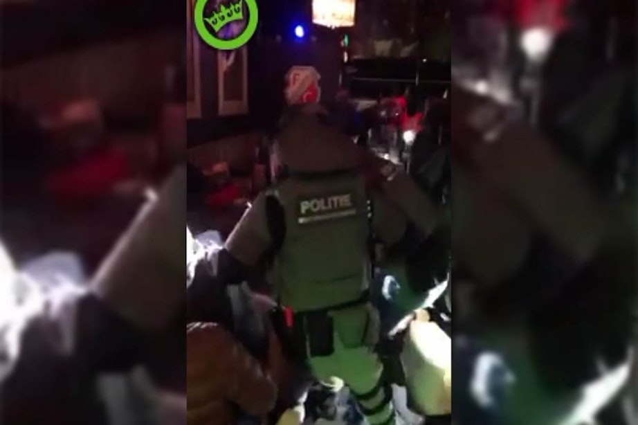 Filmpje politie-inval café FC Utrecht blijkt oefening te zijn
