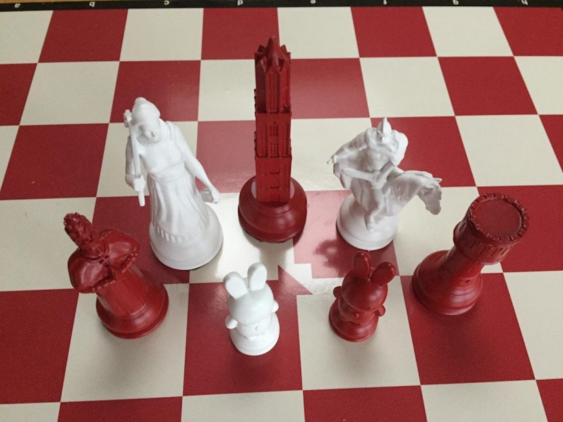 VVD-raadslid André van Schie ontwerpt Utrechts schaakspel als afscheidscadeau