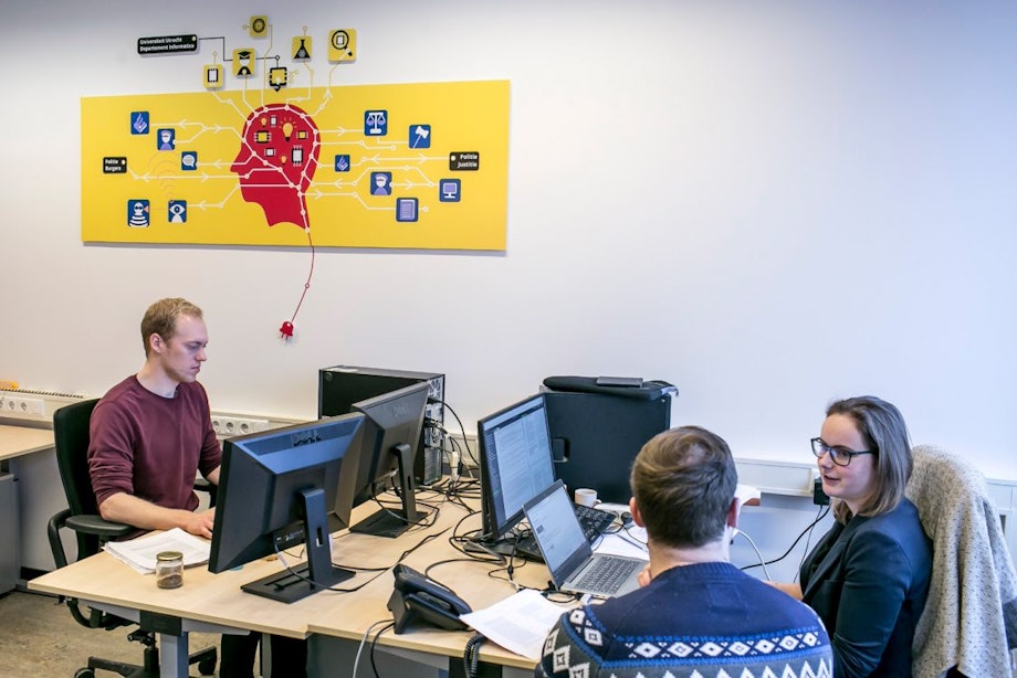 Politie en Universiteit Utrecht werken aan inzet kunstmatige intelligentie in lab