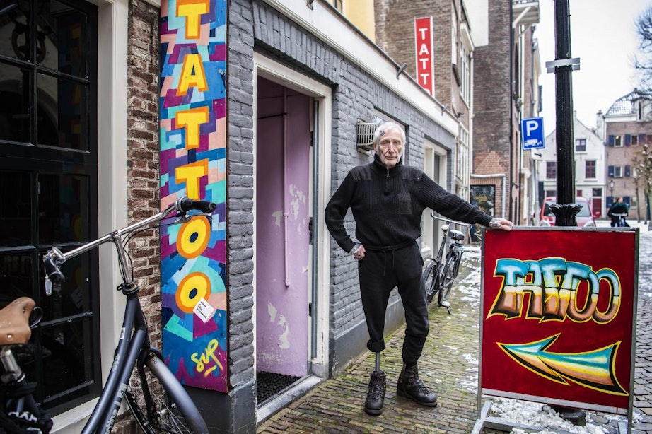 Pionier van het tatoeëren in Utrecht Hans van Tol (72) overleden