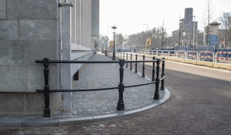 ‘Onwenselijk hekwerk rond SHV-gebouw aan Rijnkade in Utrecht’
