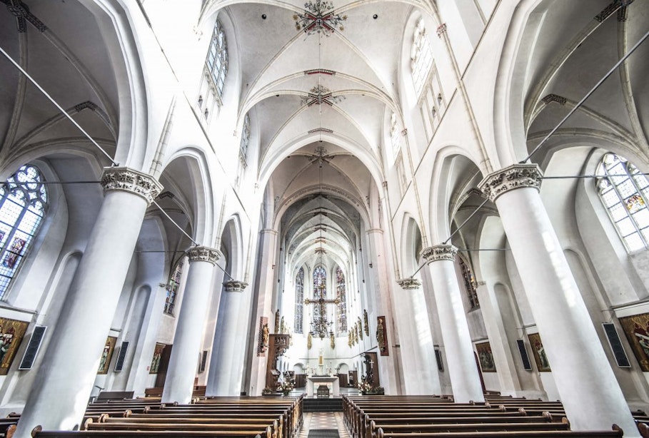 Verkoop Catharinakathedraal Lange Nieuwstraat: ‘Neem ook kerkhistorie mee in discussie’