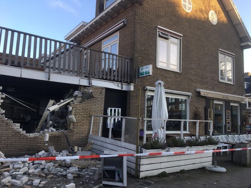 Door plofkraak beschadigd restaurant Smoesjes weer open