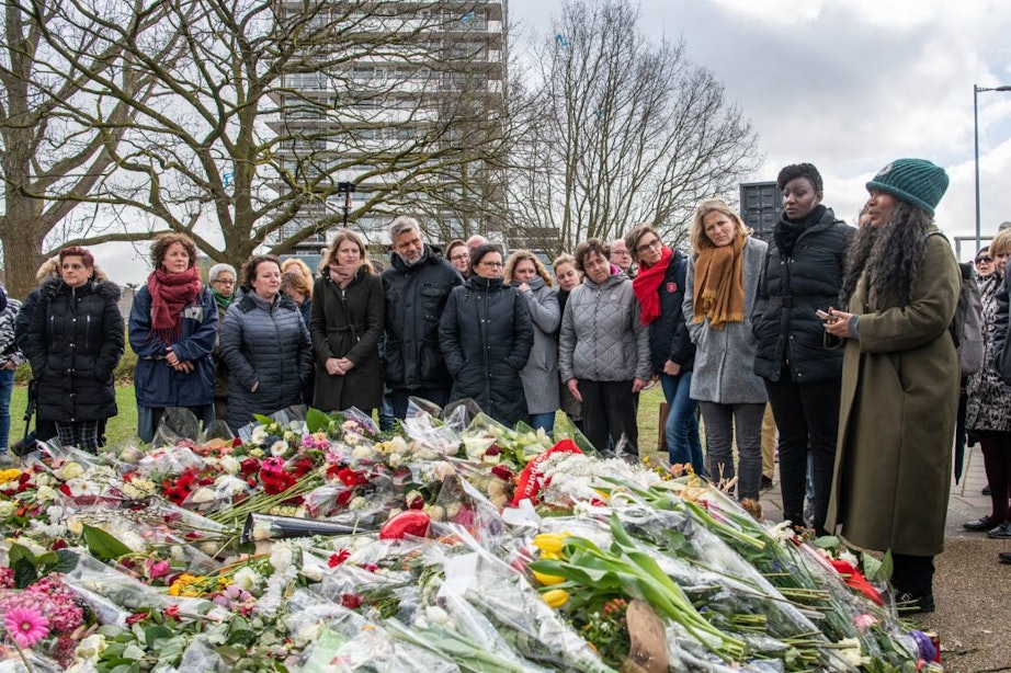 Tientallen mensen herdenken aanslag Utrecht week na schietpartij