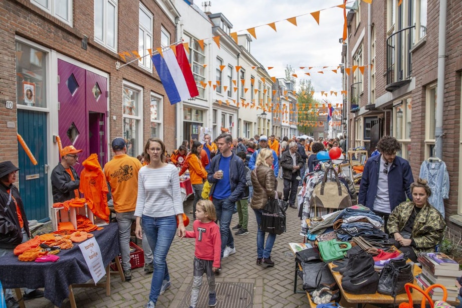 Foto’s: duizenden mensen bezoeken de Utrechtse vrijmarkt