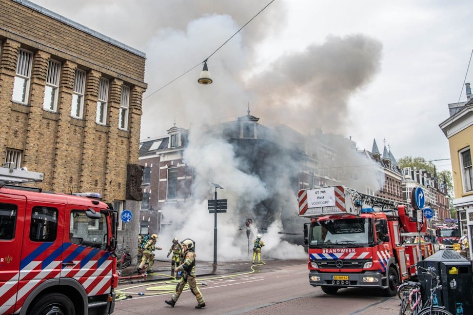 Uitslaande brand bij New York Pizza aan Nobelstraat in centrum Utrecht