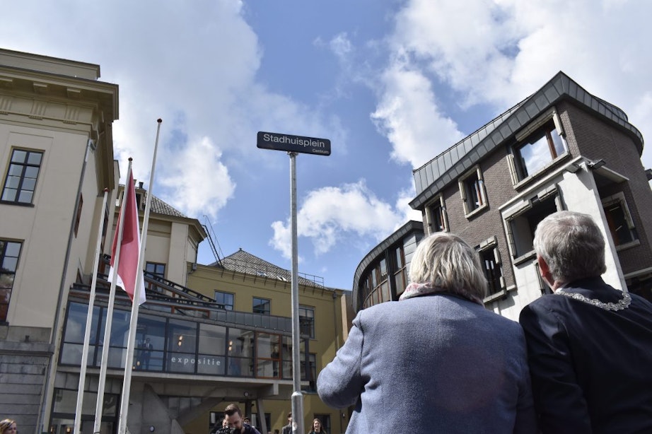 Utrecht heeft officieel een Stadhuisplein en het stadhuis een nieuwe ingang