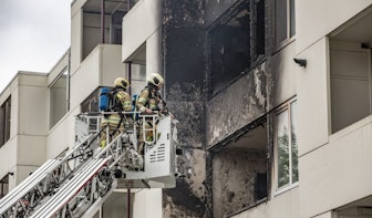 Uitslaande brand in flatgebouw Kanaleneiland