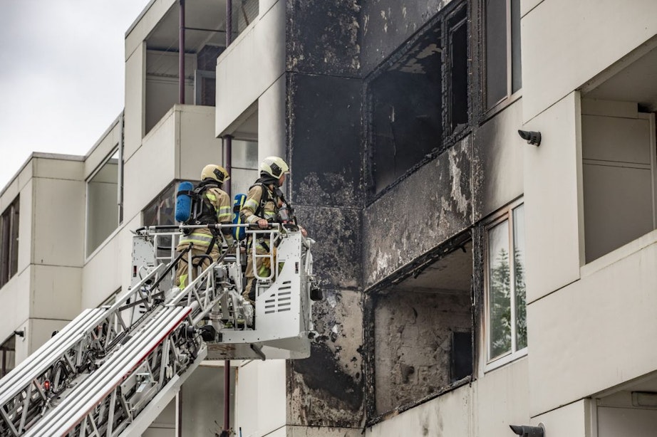 Uitslaande brand in flatgebouw Kanaleneiland