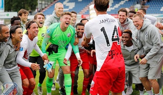 Justin Lonwijk bezorgt John van den Broms FC Utrecht eerste prijs