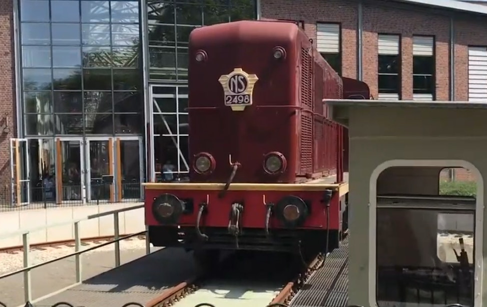Draaischijf van het Spoorwegmuseum draait weer
