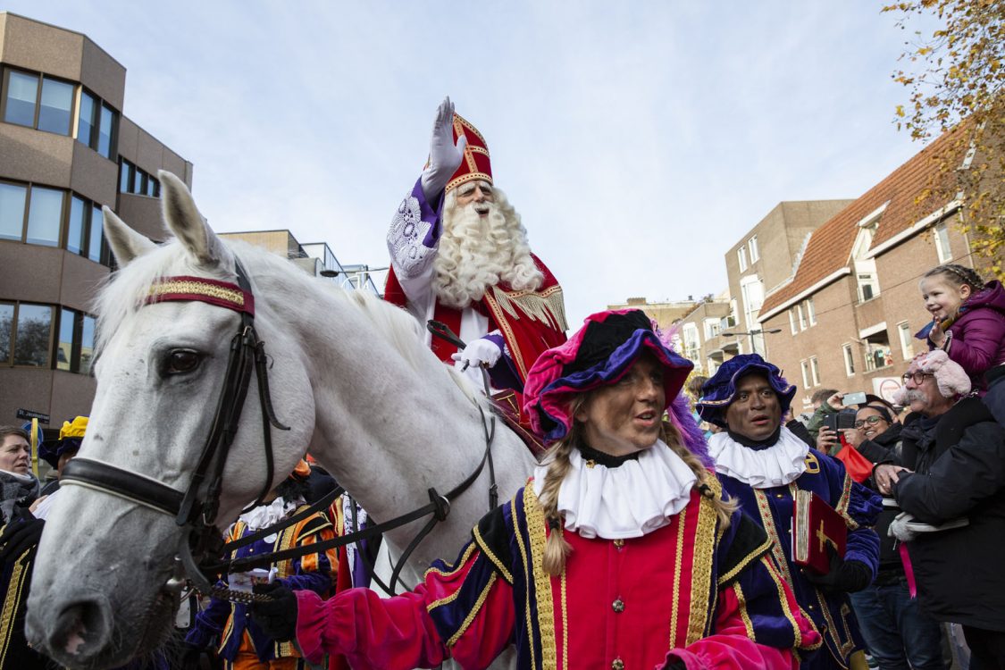 Ik heb een Engelse les Psychologisch Premier Foto's: Intocht Sinterklaas was weer één groot feest
