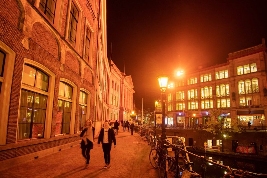 Utrechtse gebouwen kleuren oranje tegen vrouwenmishandeling