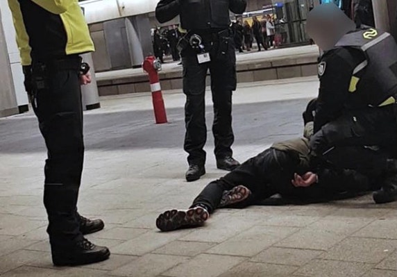 Treinconducteur op Utrecht Centraal krijgt klap van dronken man