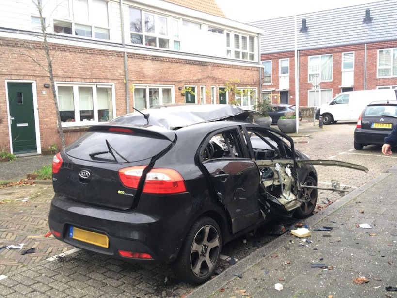 Auto opgeblazen in de Vlierboomstraat in Ondiep