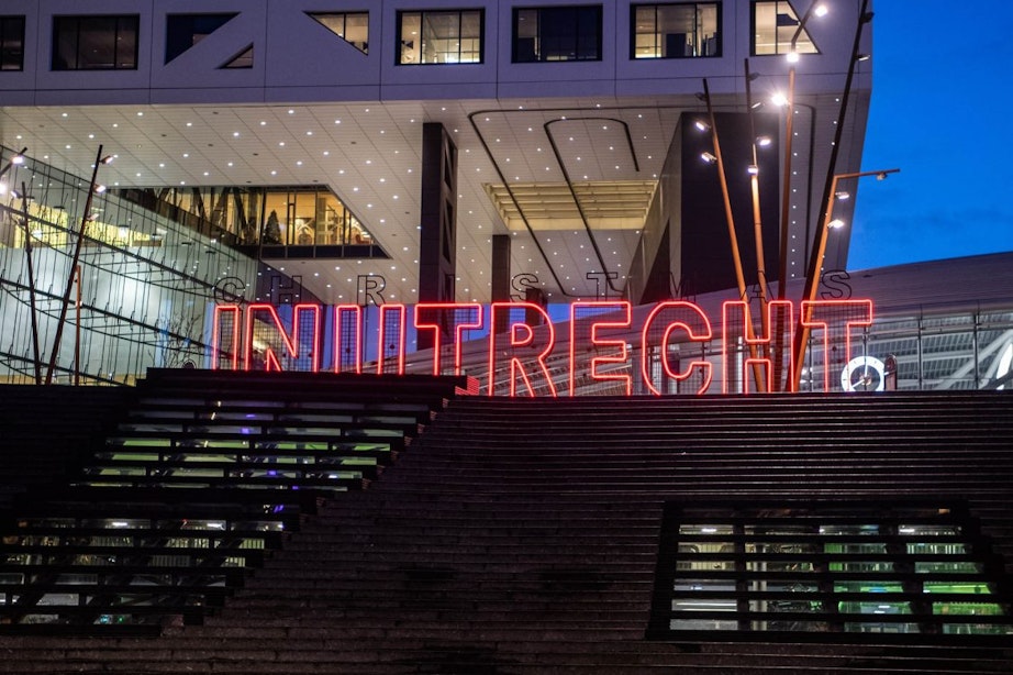 ‘Christmas in Utrecht’ in rode letters op Stadsplateau